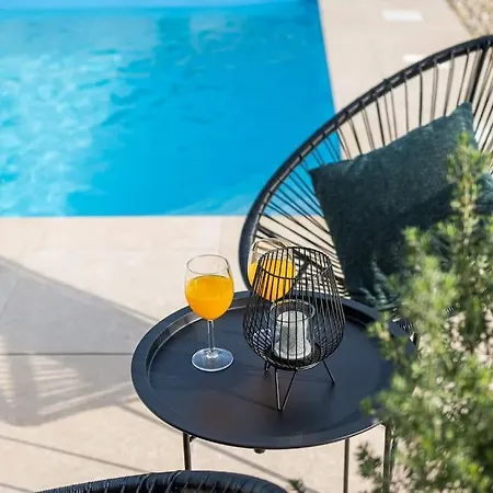 Drandic By Istrialux * Bale